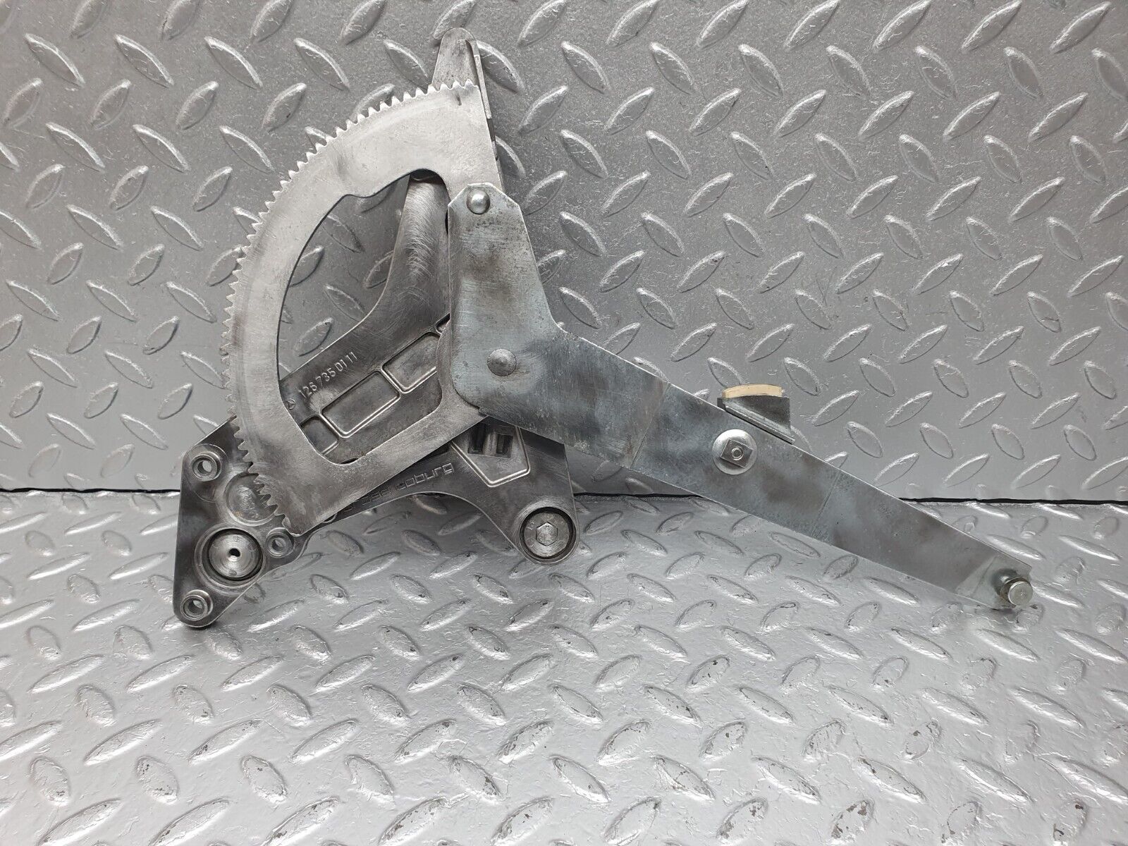 40974 Mercedes-Benz W126 300SE Rear Left Door Window Regulator 1267350111