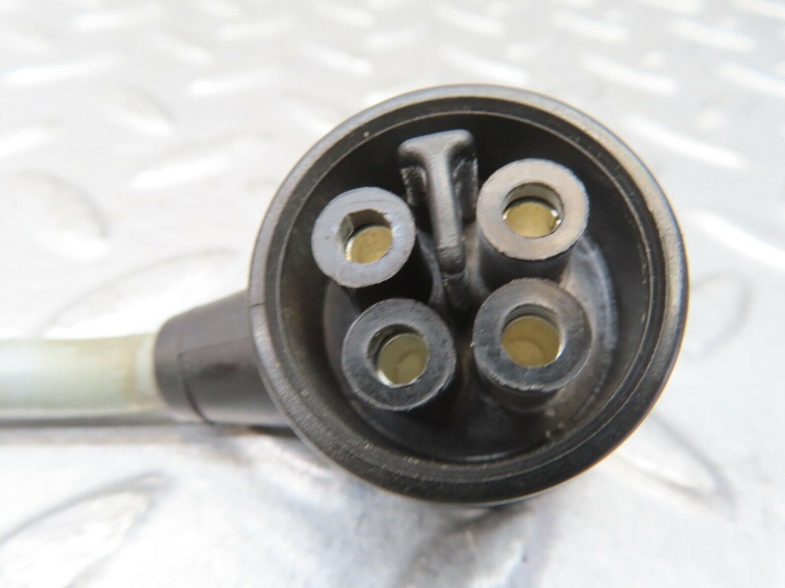 13689 Mercedes-Benz W123 200 Ignition Control Unit Cable 09961811