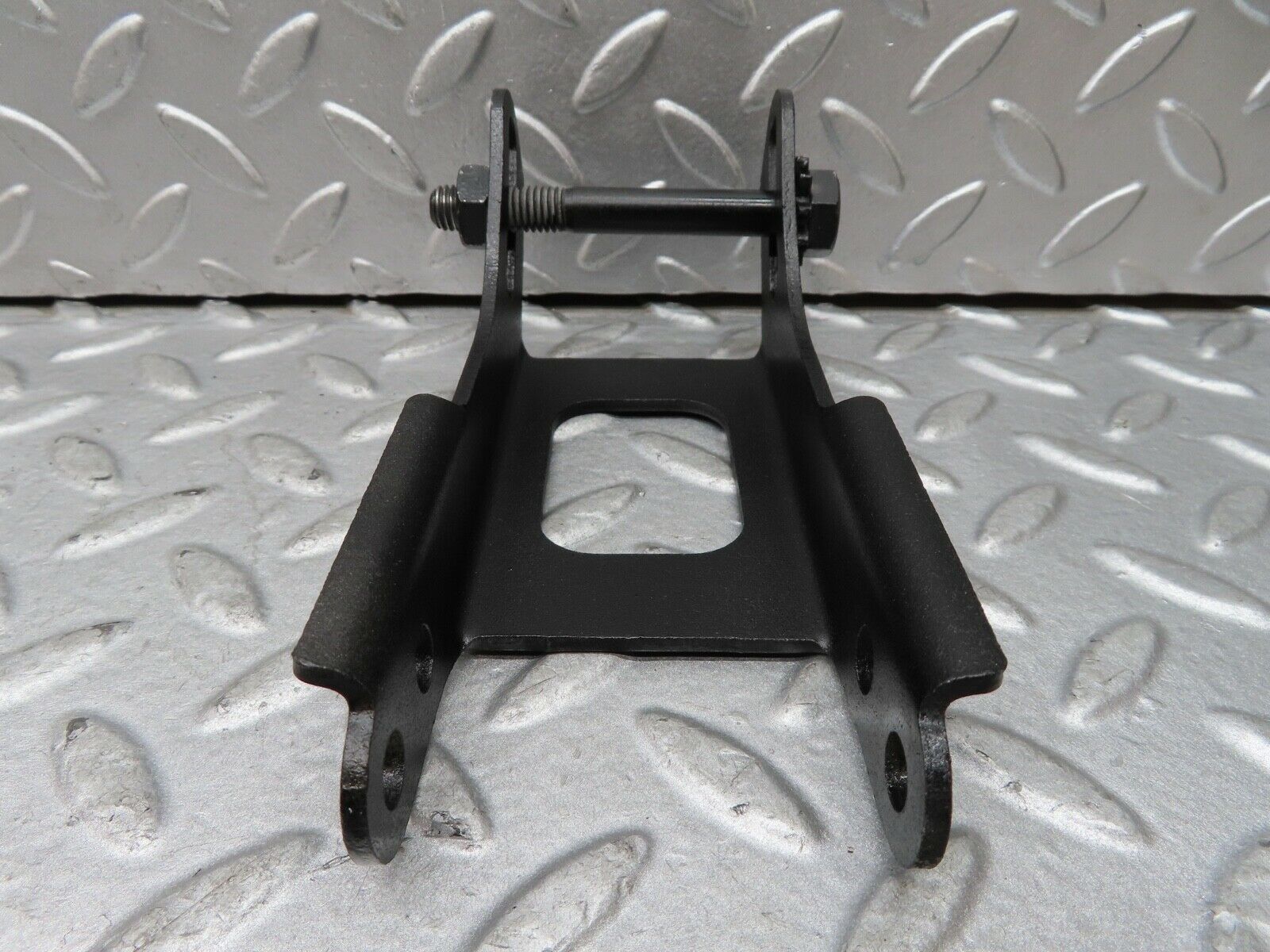 17797 Mercedes-Benz W116 450SEL Alternator Generator Bracket