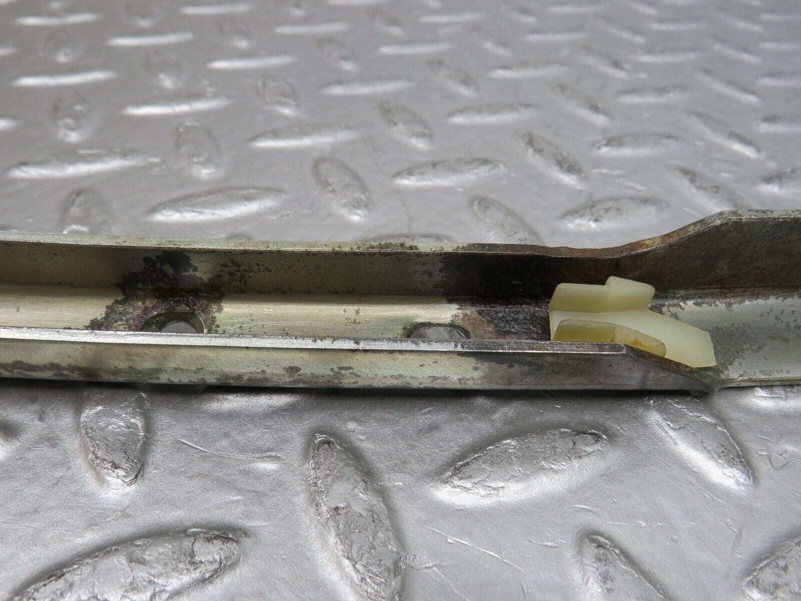 37802 Mercedes-Benz A124 320E Cabriolet Front Left Window Channel