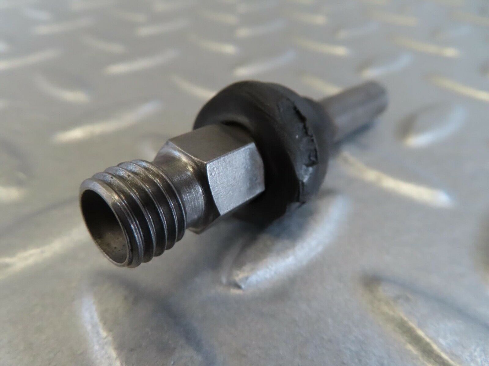 14031 Mercedes-Benz C107 280SLC Fuel Injector Bosch 0437502010