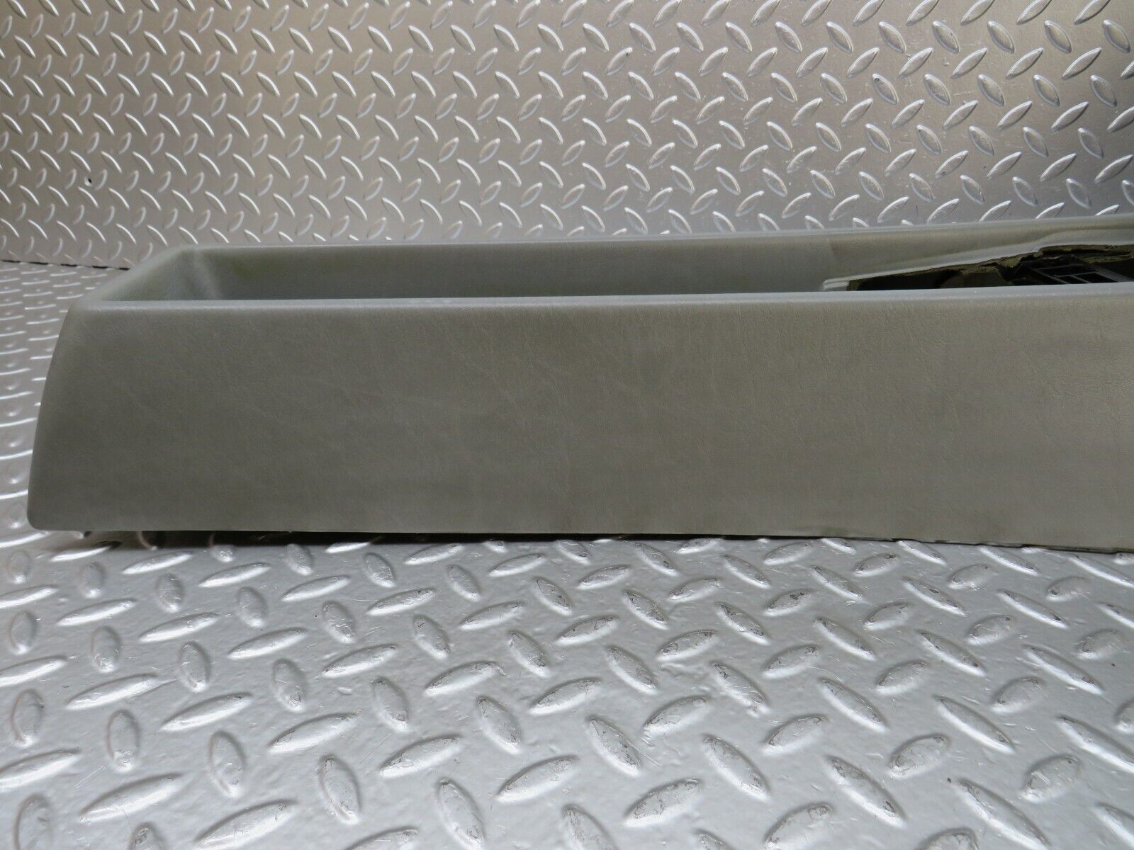 25884 Mercedes-Benz W124 280E Centre Console Grey