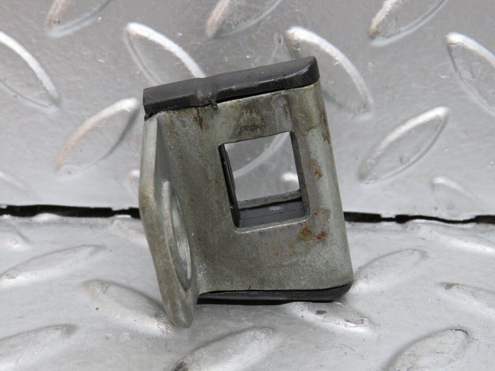 29123 Mercedes-Benz C124 320CE Coupe Door Lock Latch