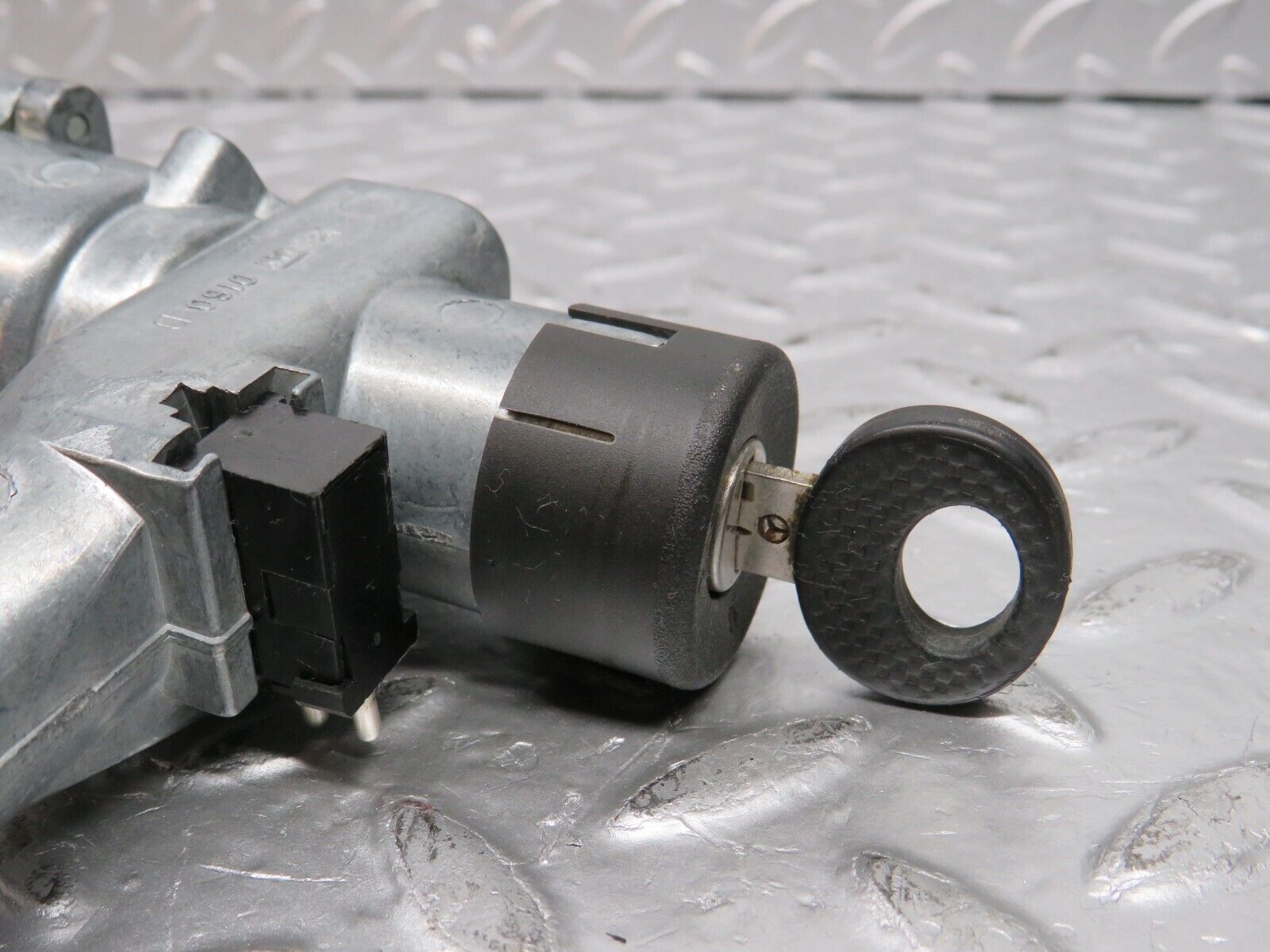 31073 Mercedes-Benz W123 200D Steering Lock Ignition Switch With Key