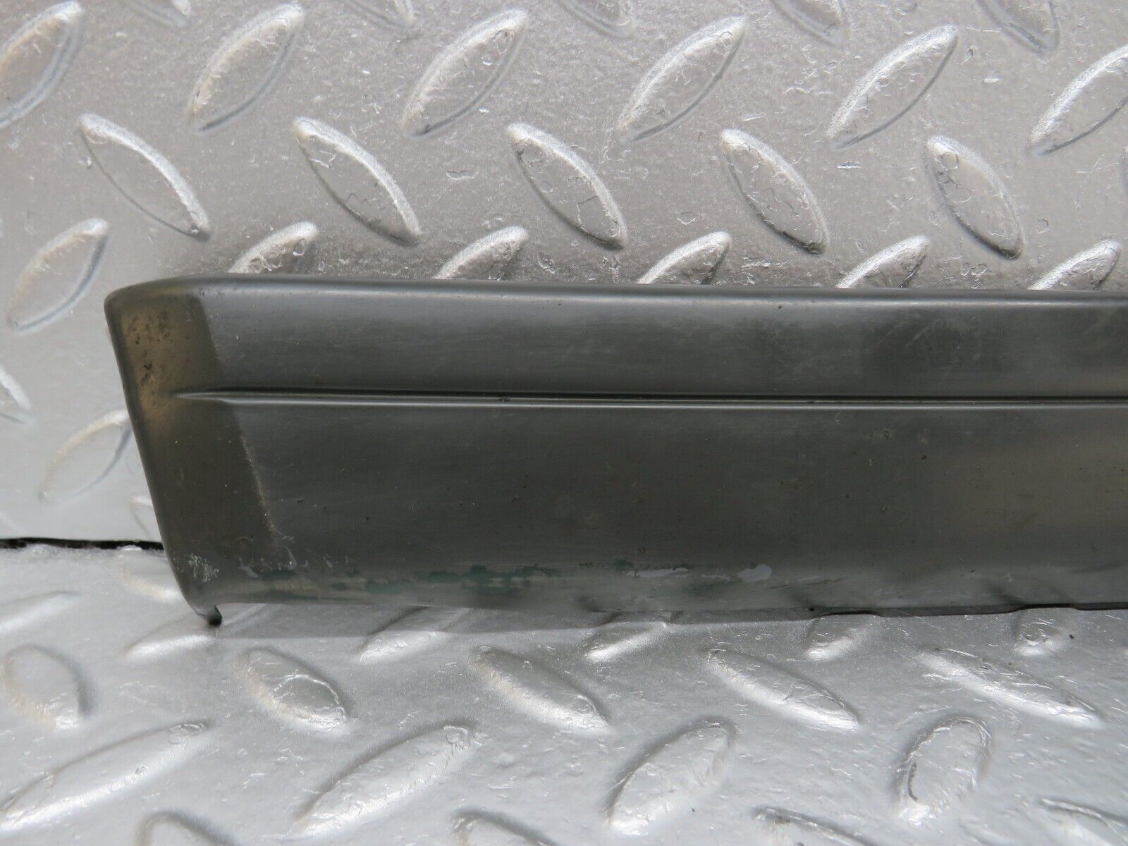 33995 Mercedes-Benz W124 260E Front Left Fender Wing Lower Moulding Trim