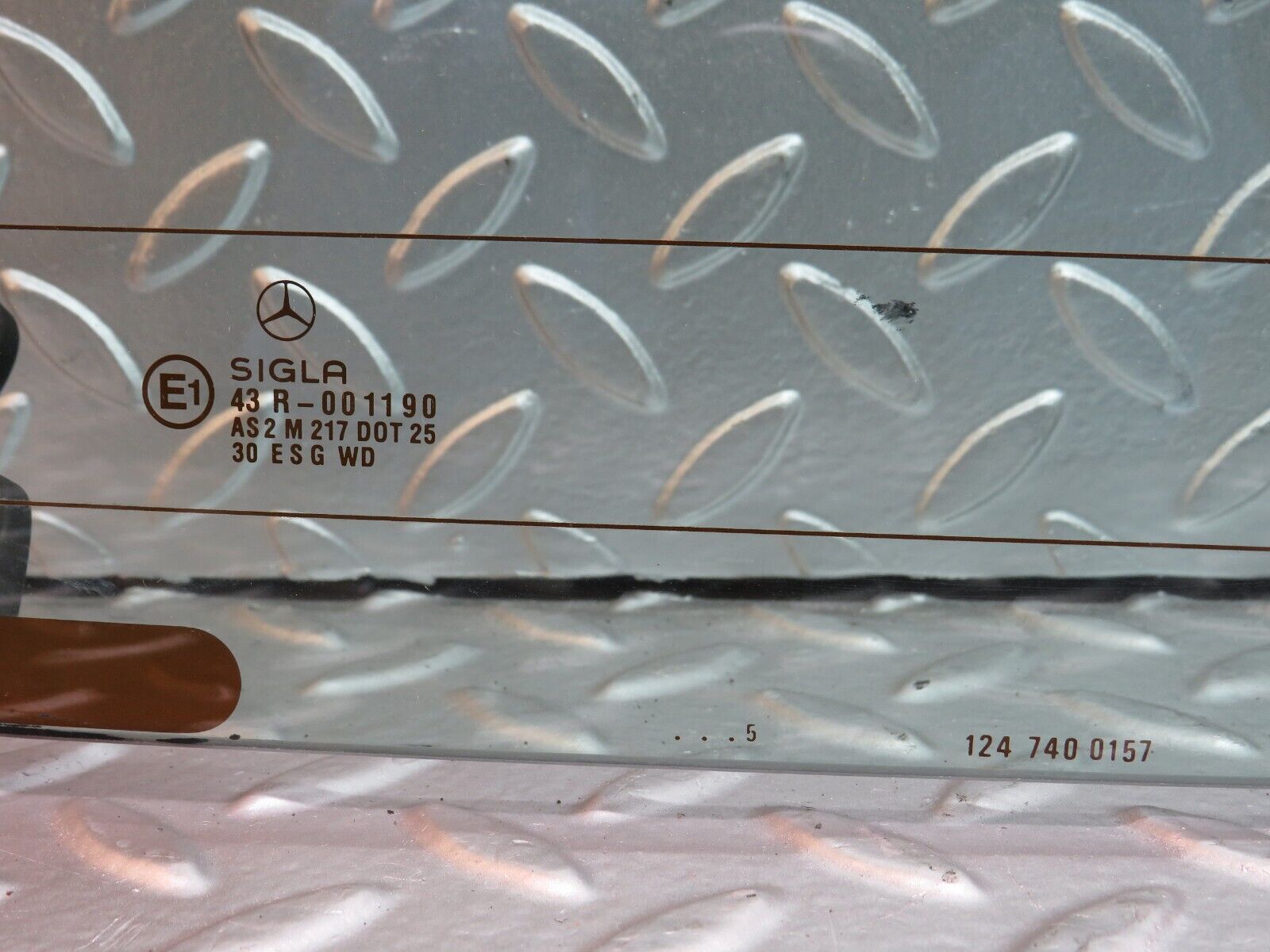 27677 Mercedes-Benz S124 300TE Wagon Tailgate Heated Windscreen