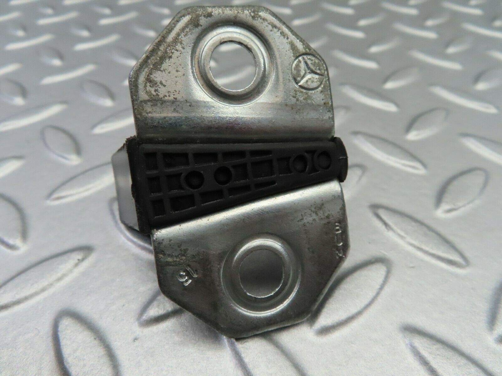 6759 Mercedes-Benz S124 E220 Wagon Door Lock Latch