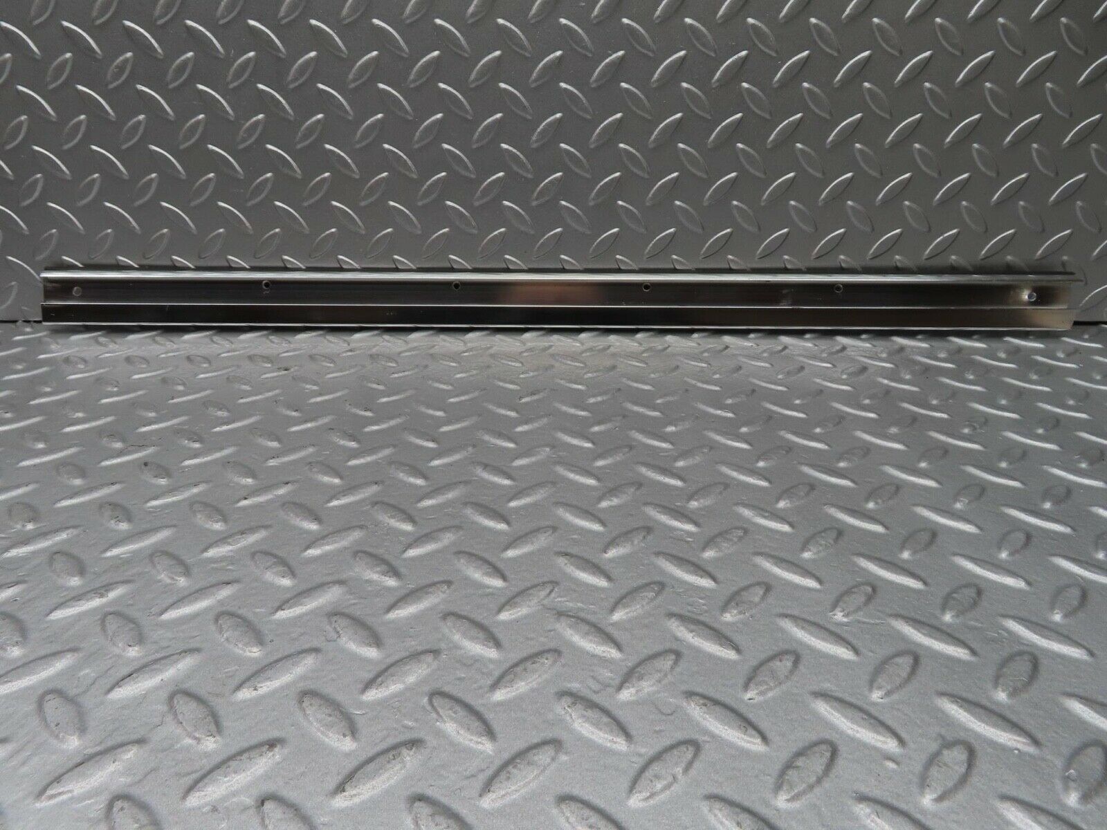 14090 Mercedes-Benz C107 280SLC Roof Chrome Moulding Trim Left Side