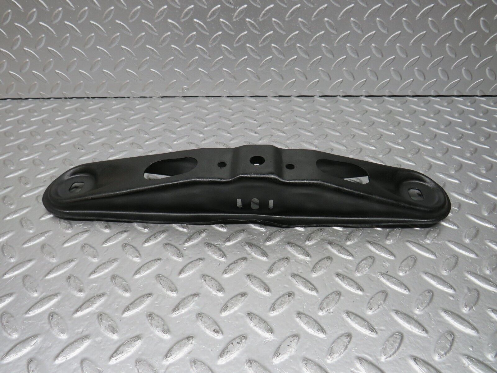 31121 Mercedes-Benz W123 200D Gearbox Mount Bracket