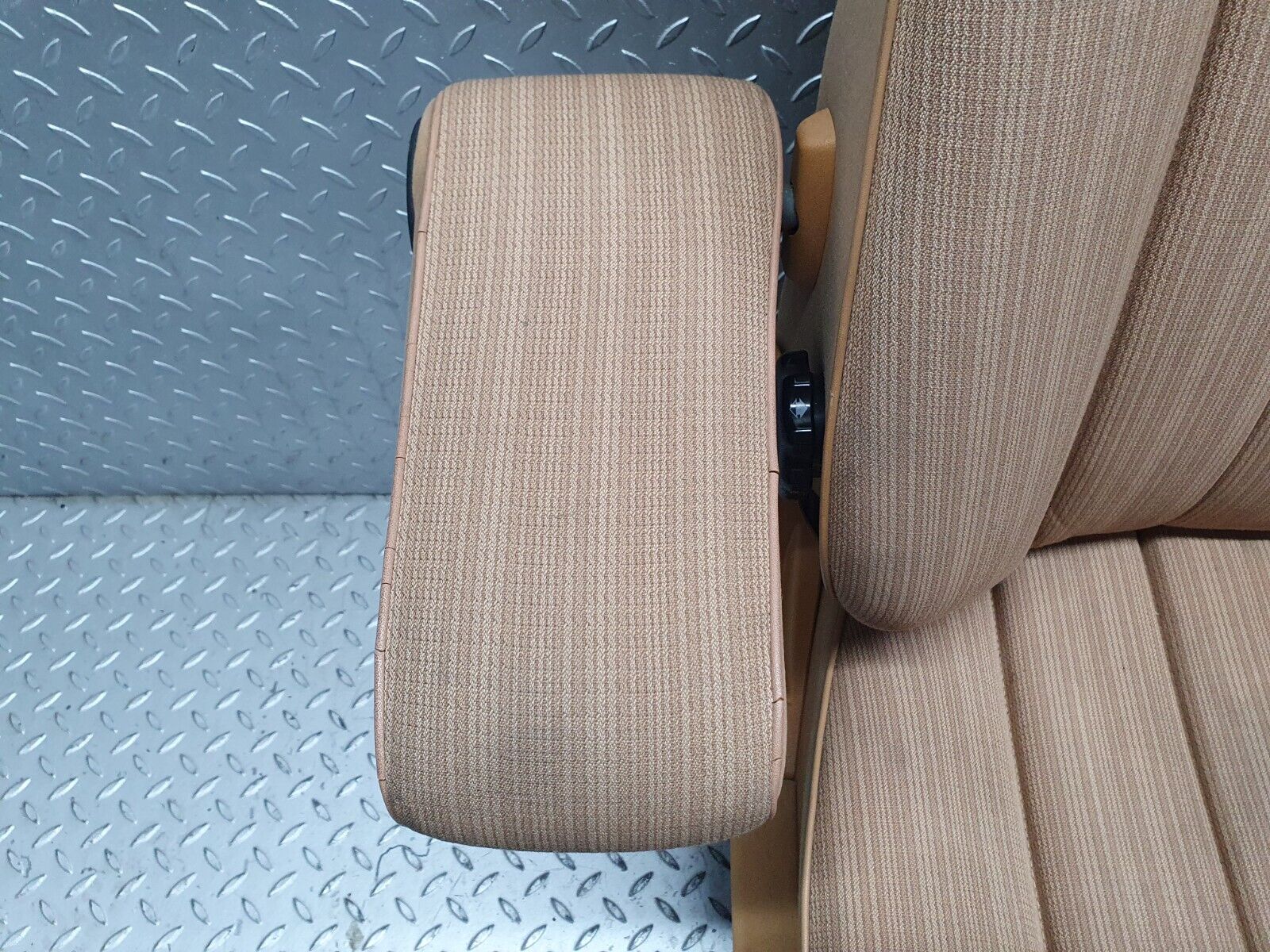 41375 Mercedes-Benz W124 200E Front Left Passenger Side Seat Palomino 1249101050