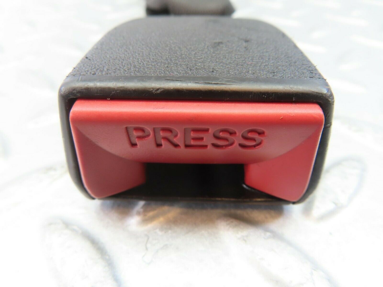 10383 Mercedes-Benz W201 190E Rear Middle Seat Belt Buckle 2018606069