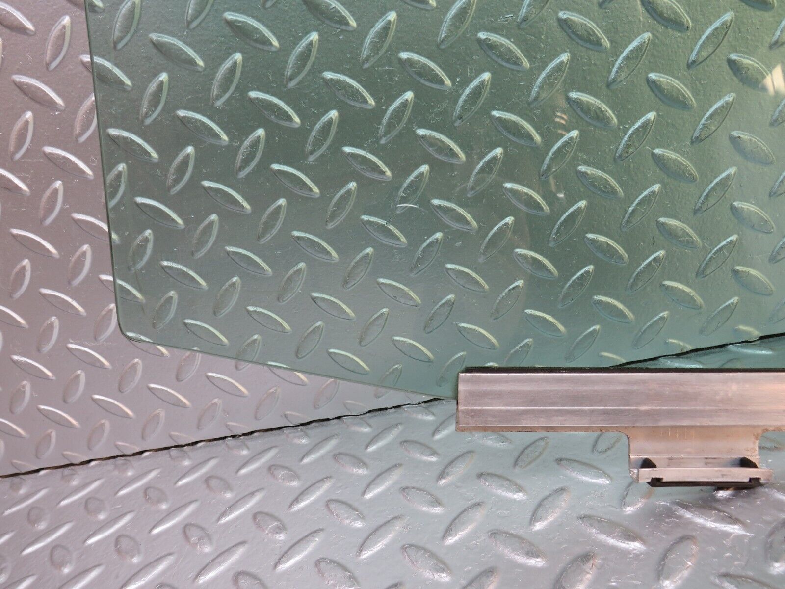 30421 Mercedes-Benz W124 230E Rear Left Door Window Glass