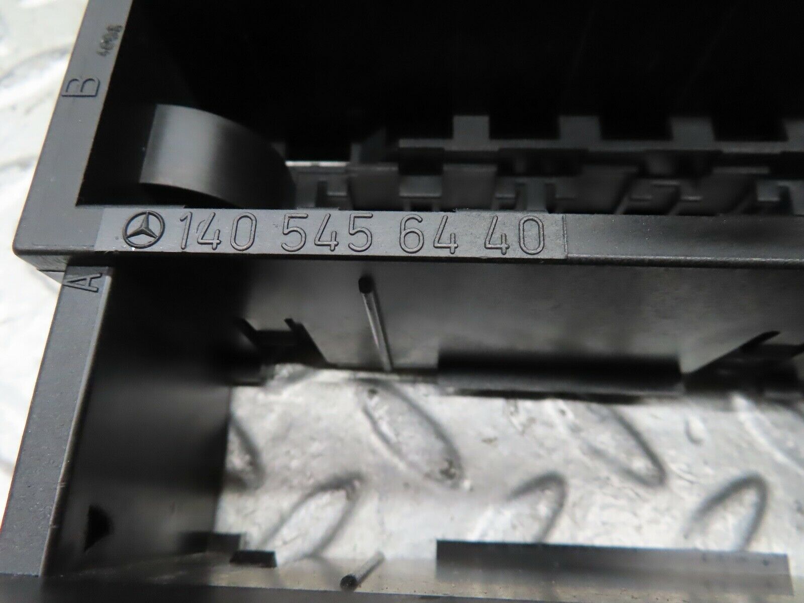 19686 Mercedes-Benz C140 CL420 Coupe Relay Bracket 1405456440