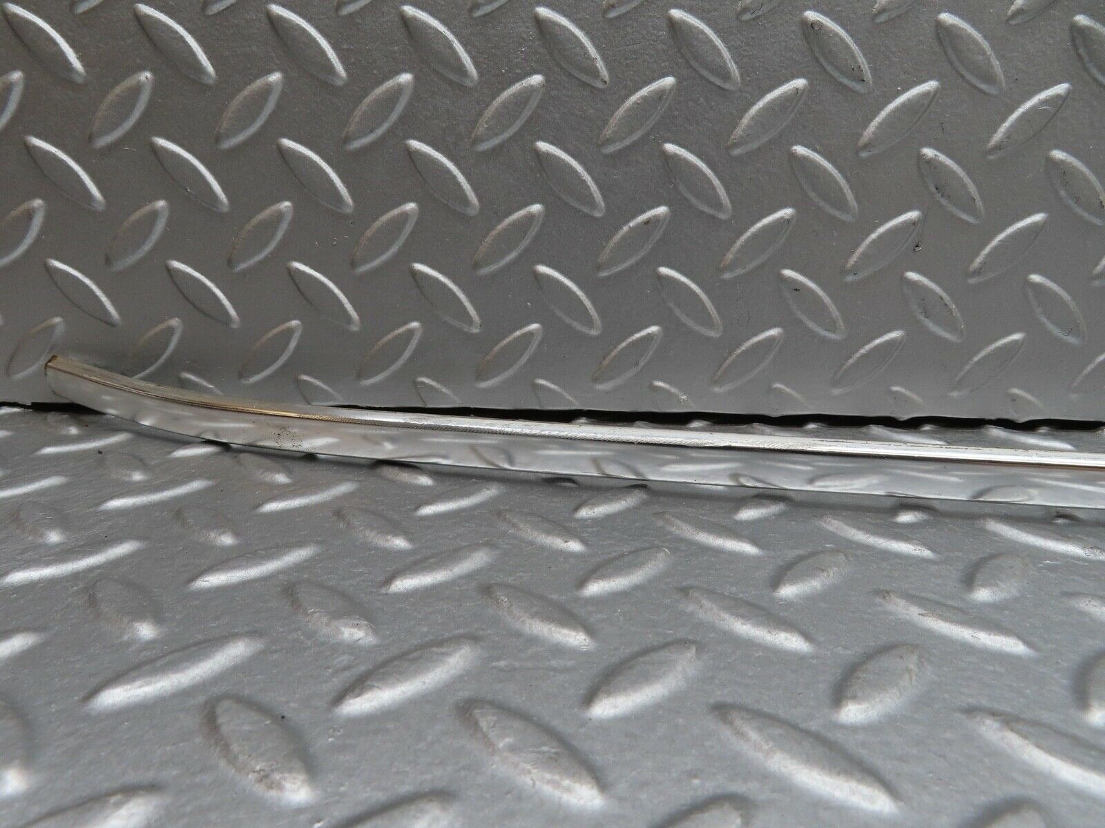 18931 Mercedes-Benz W121 190b Ponton Rear Windscreen Lower Chrome Trim