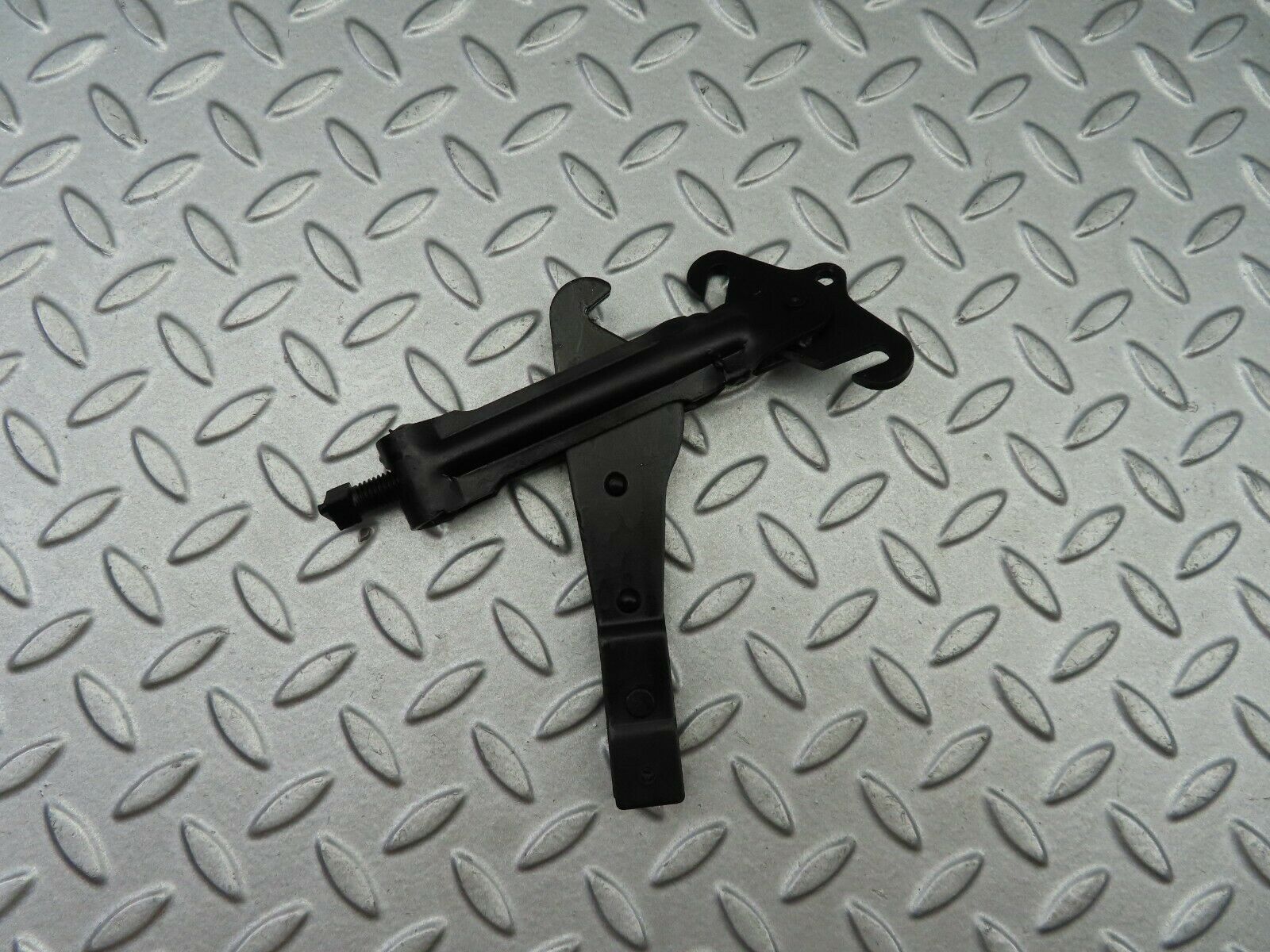 5967 Mercedes-Benz W123 200 Handbrake Adjusting Handbrake Regulator