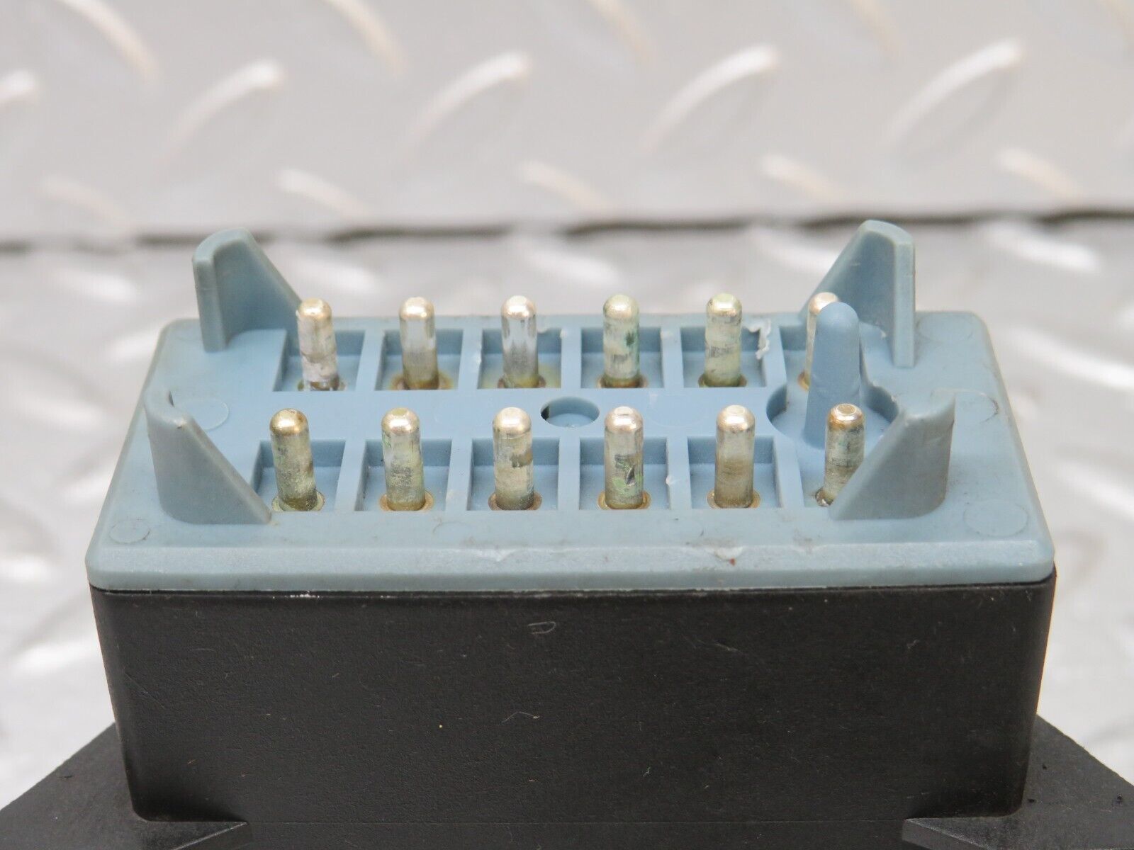 34401 Mercedes-Benz C126 380SEC Coupe Seat Belt Presenter Relay 1137328003