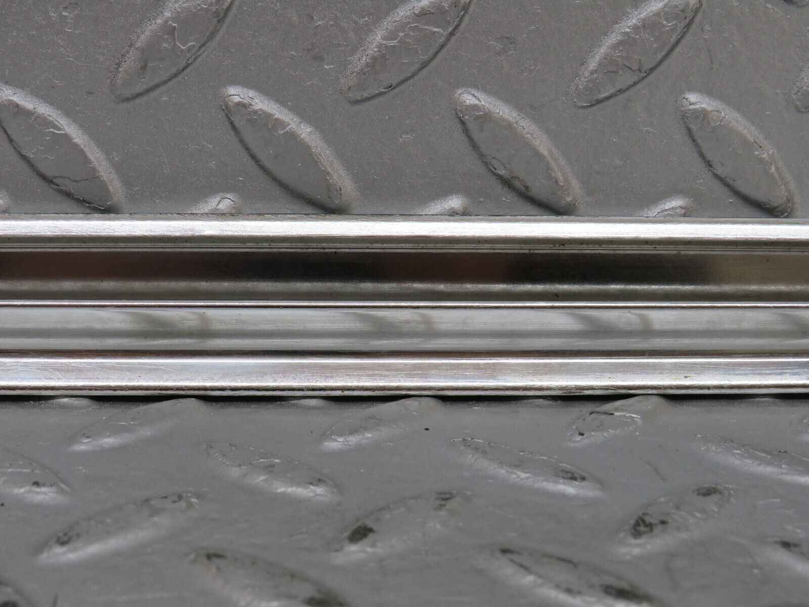 36295 Mercedes-Benz W126 420SE Rear Left Door Chrome Moulding Trim