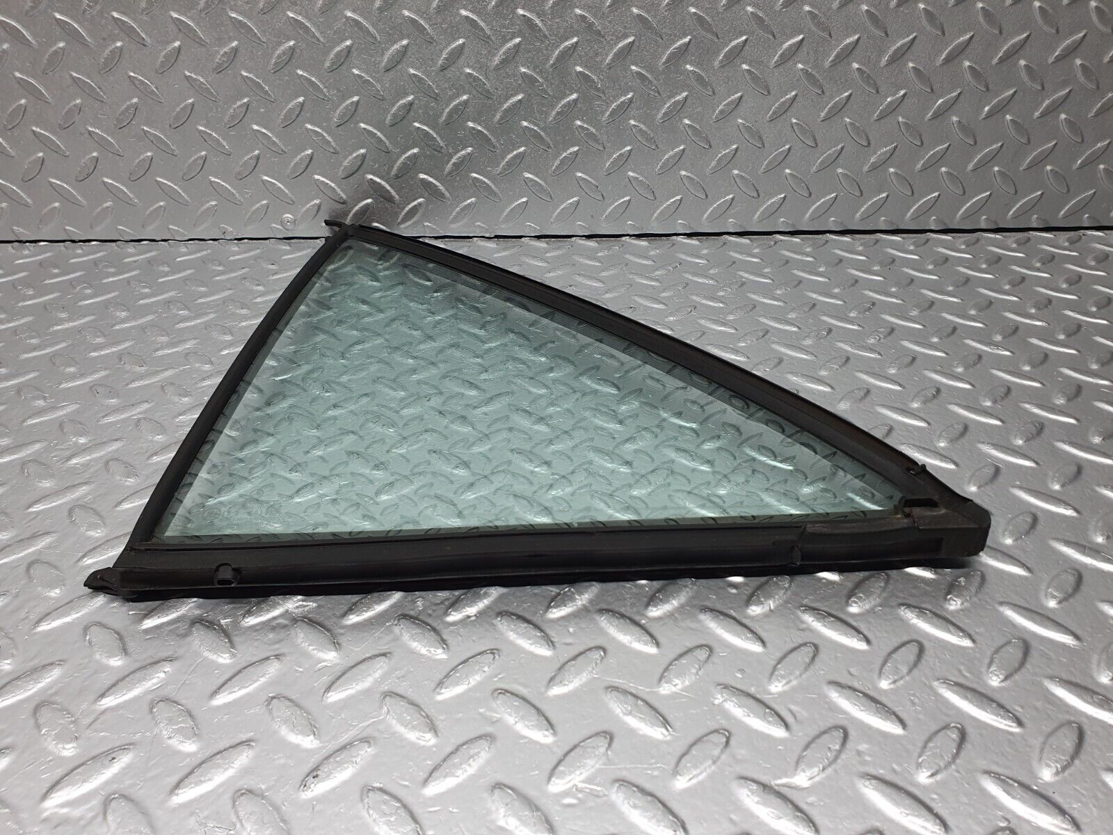 41411 Mercedes-Benz W124 200E Rear Left Quarter Window Glass 1247350524