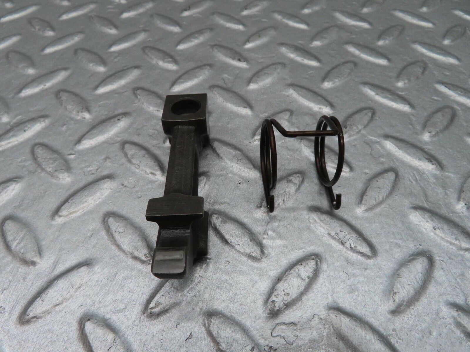 12862 Mercedes-Benz W111 220SE Valve Rocker Arm With Retaining Spring