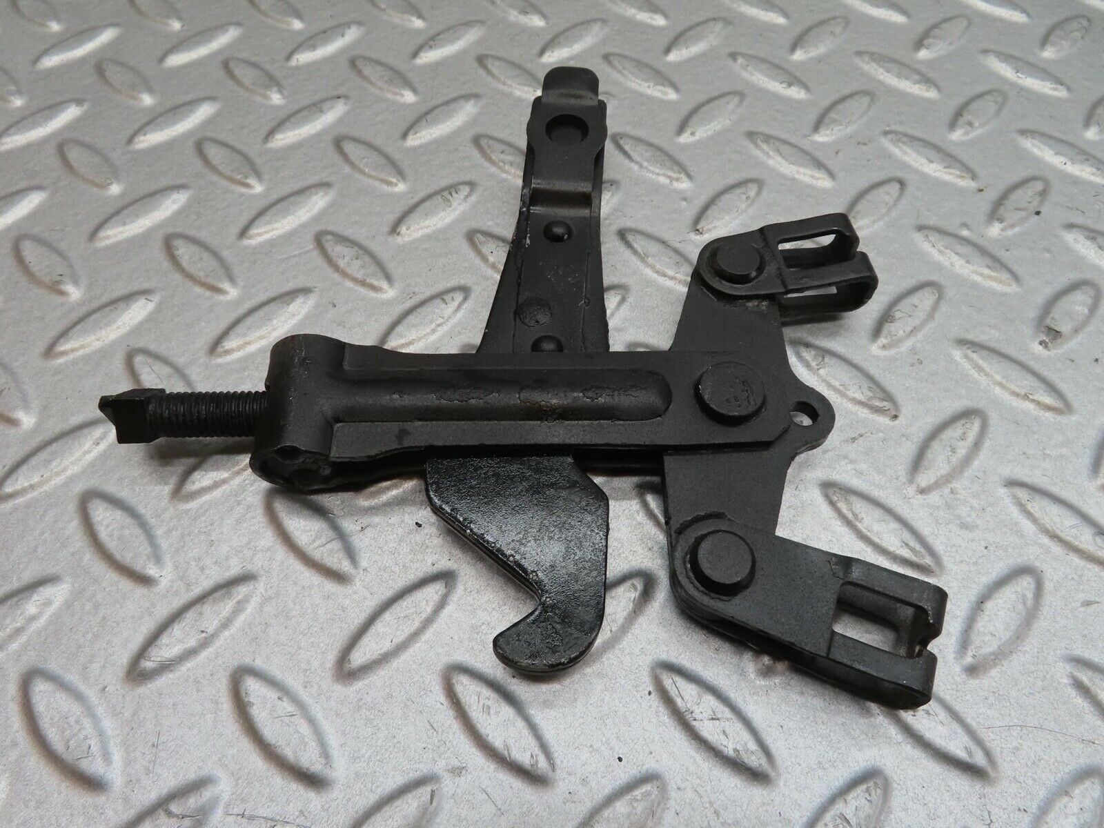 13883 Mercedes-Benz C107 280SLC Handbrake Adjusting Handbrake Regulator