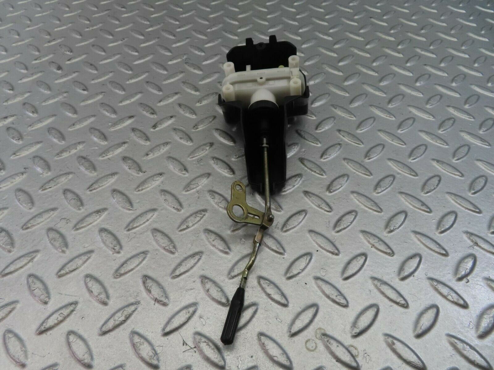 10361 Mercedes-Benz W201 190E Door Lock Vacuum Actuator Rear Right 2018050590