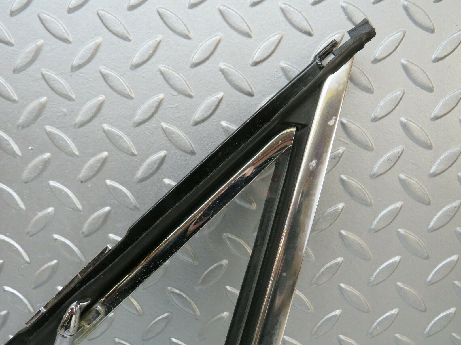 23648 Mercedes-Benz W114 280E Front Left Quarter Window