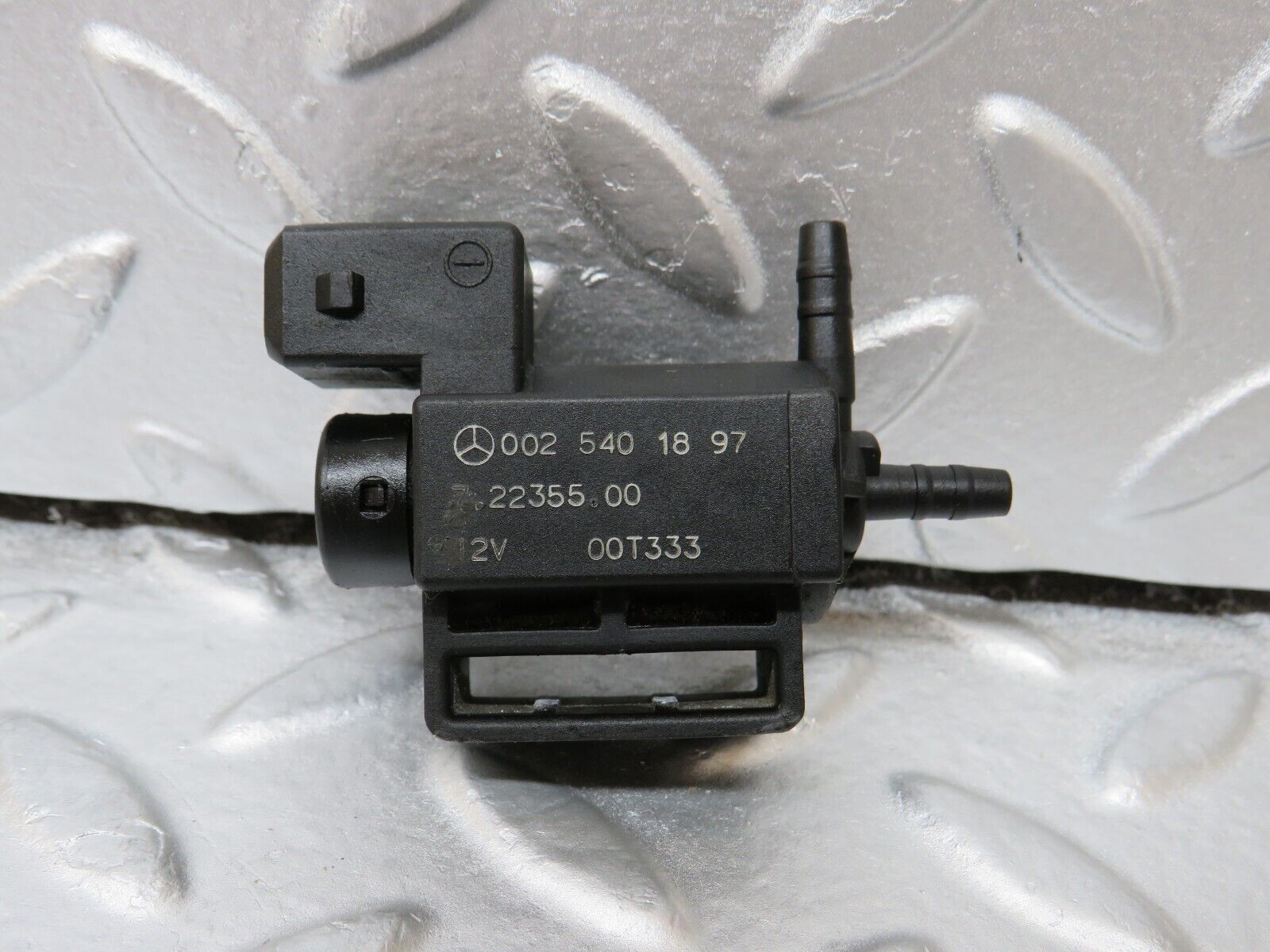 34960 Mercedes-Benz W210 320E Solenoid Vacuum Valve Pierburg 0025401897