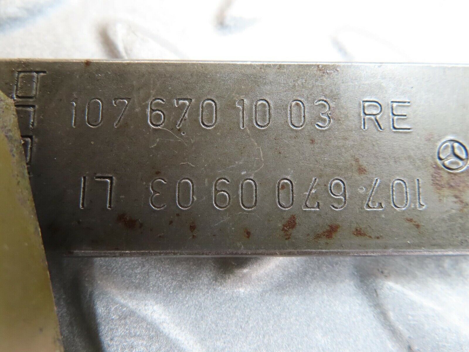 14002 Mercedes-Benz C107 280SLC Rear Right Power Window Regulator 1076701003