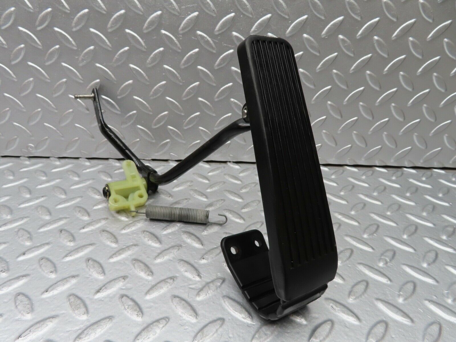 19993 Mercedes-Benz R129 300SL Coupe Accelerator Pedal With Linkage 1293000004