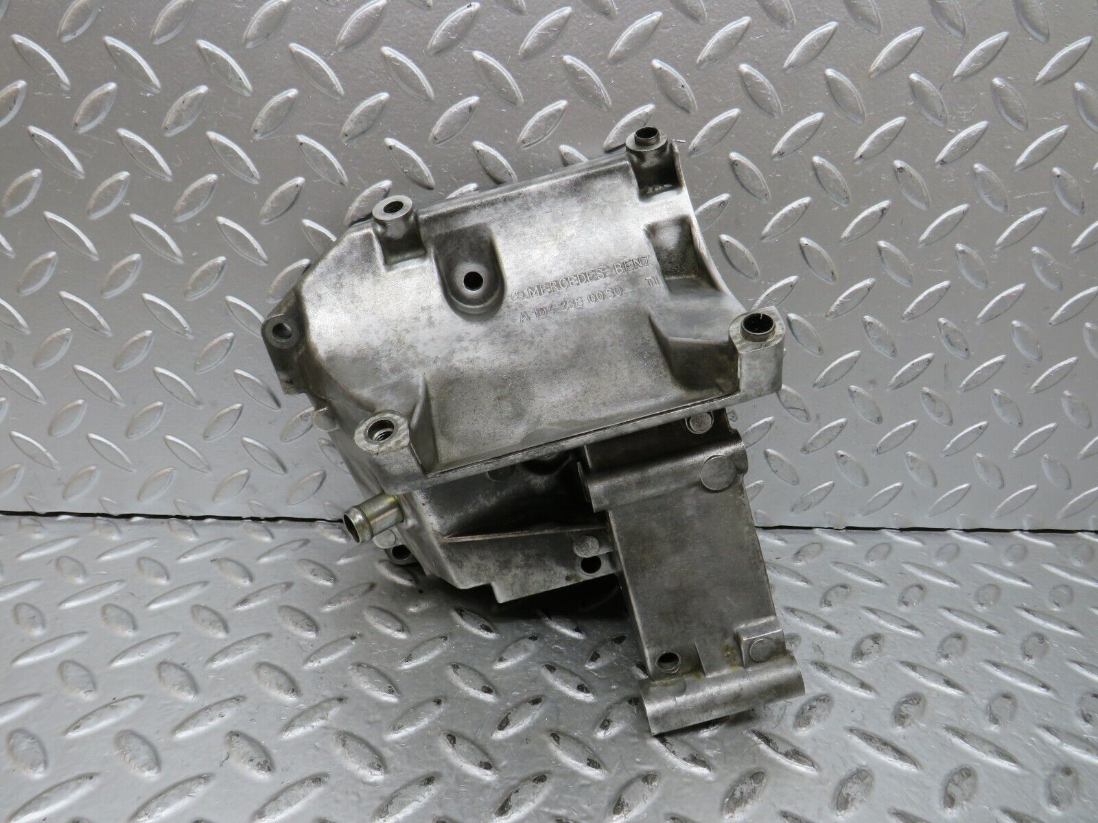 29023 Mercedes-Benz C124 320CE Coupe AC Compressor Mount Bracket 1042360030