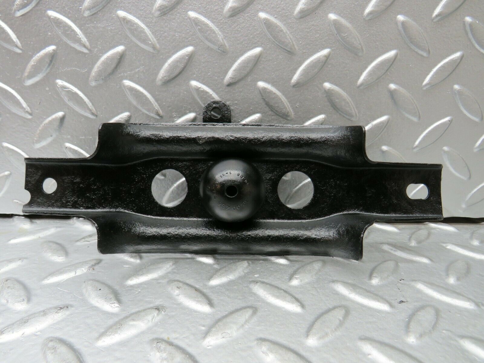 22916 Mercedes-Benz C107 450SLC Coupe Exhaust Bracket