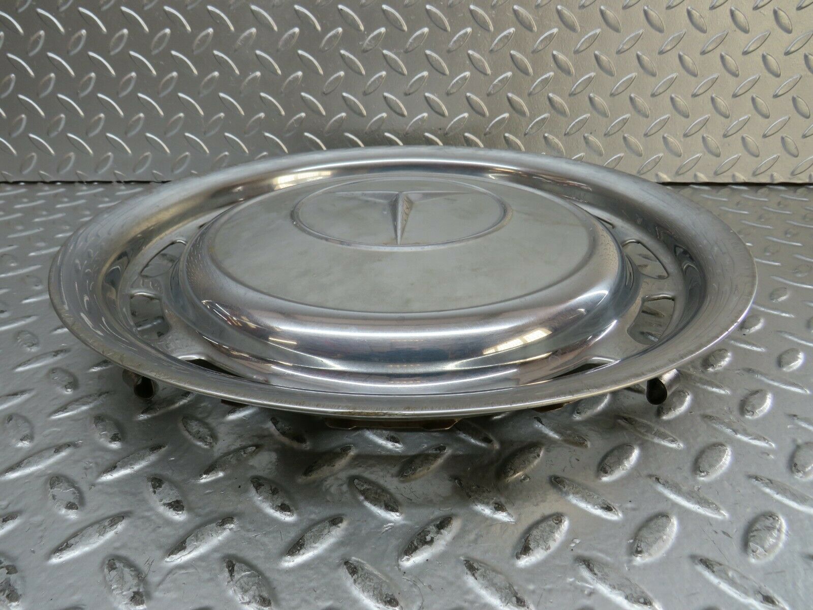 23864 Mercedes-Benz C107 450SLC Coupe Wheel Trim Hub Cap 14"