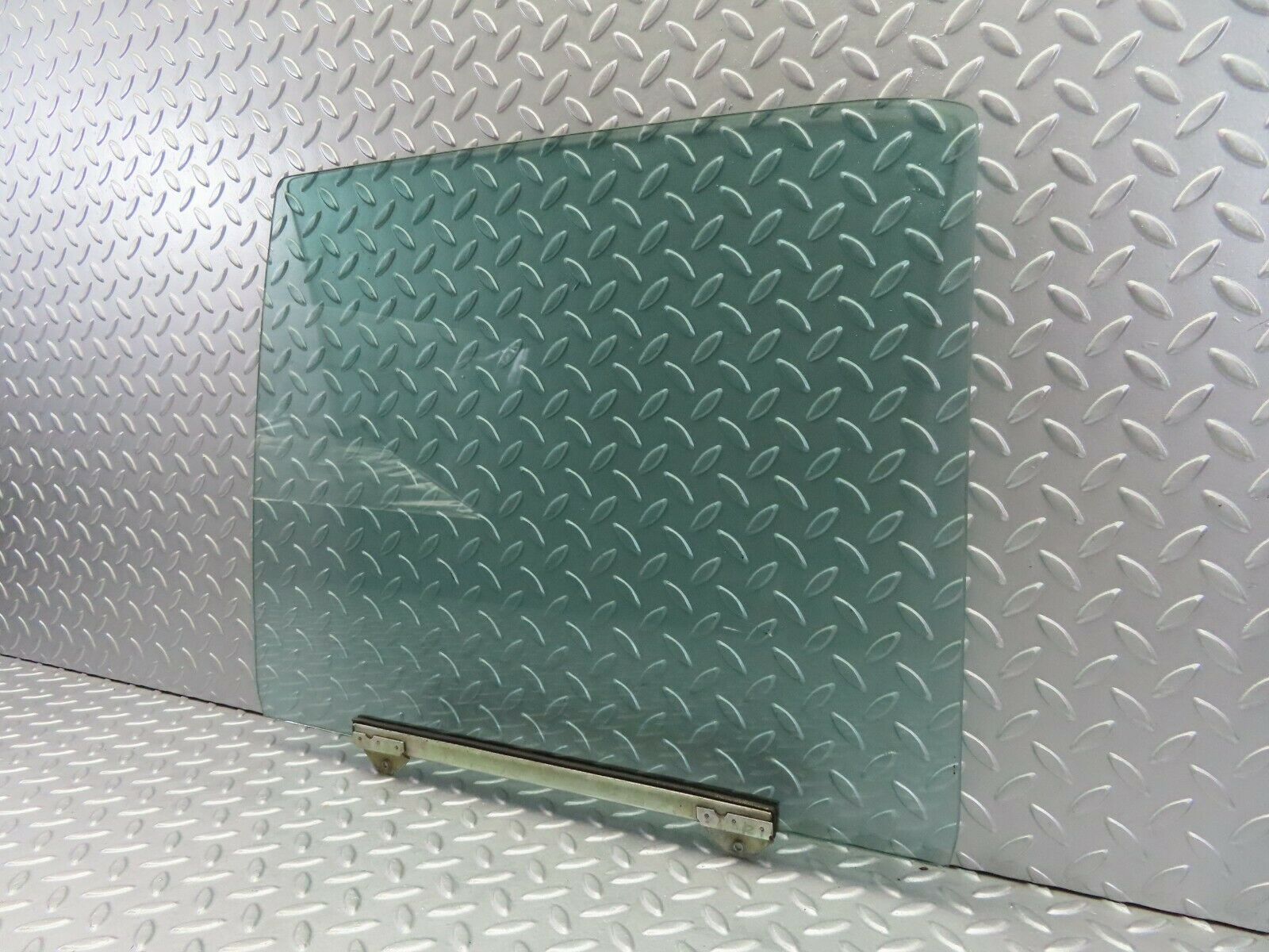 7886 Mercedes-Benz W115 220D Rear Left Door Window Glass