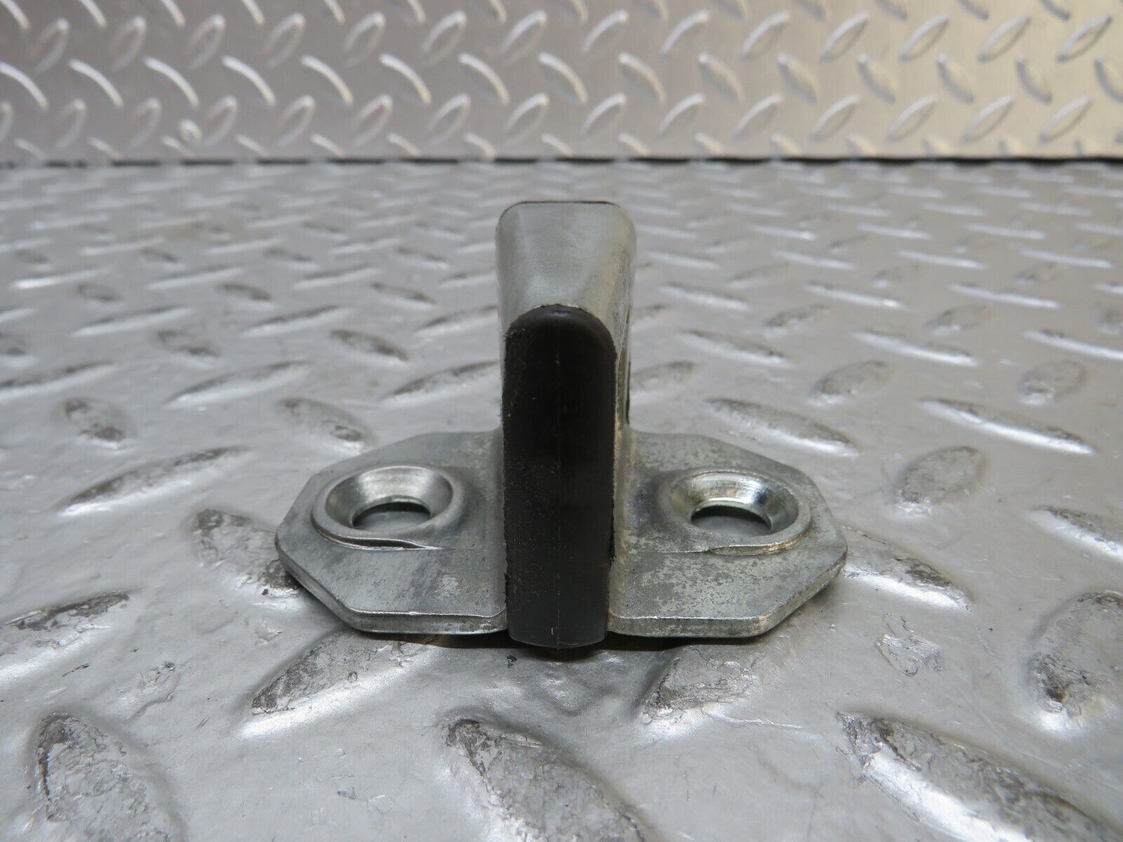 27746 Mercedes-Benz S124 300TE Wagon Door Lock Latch