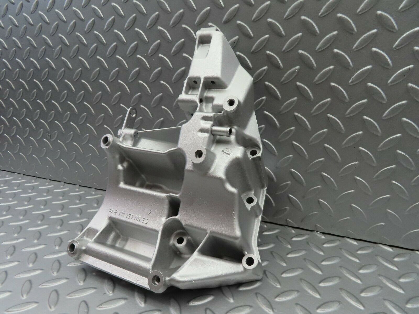 6807 Mercedes-Benz S124 E220 Wagon Power Steering Pump Bracket 1111310535