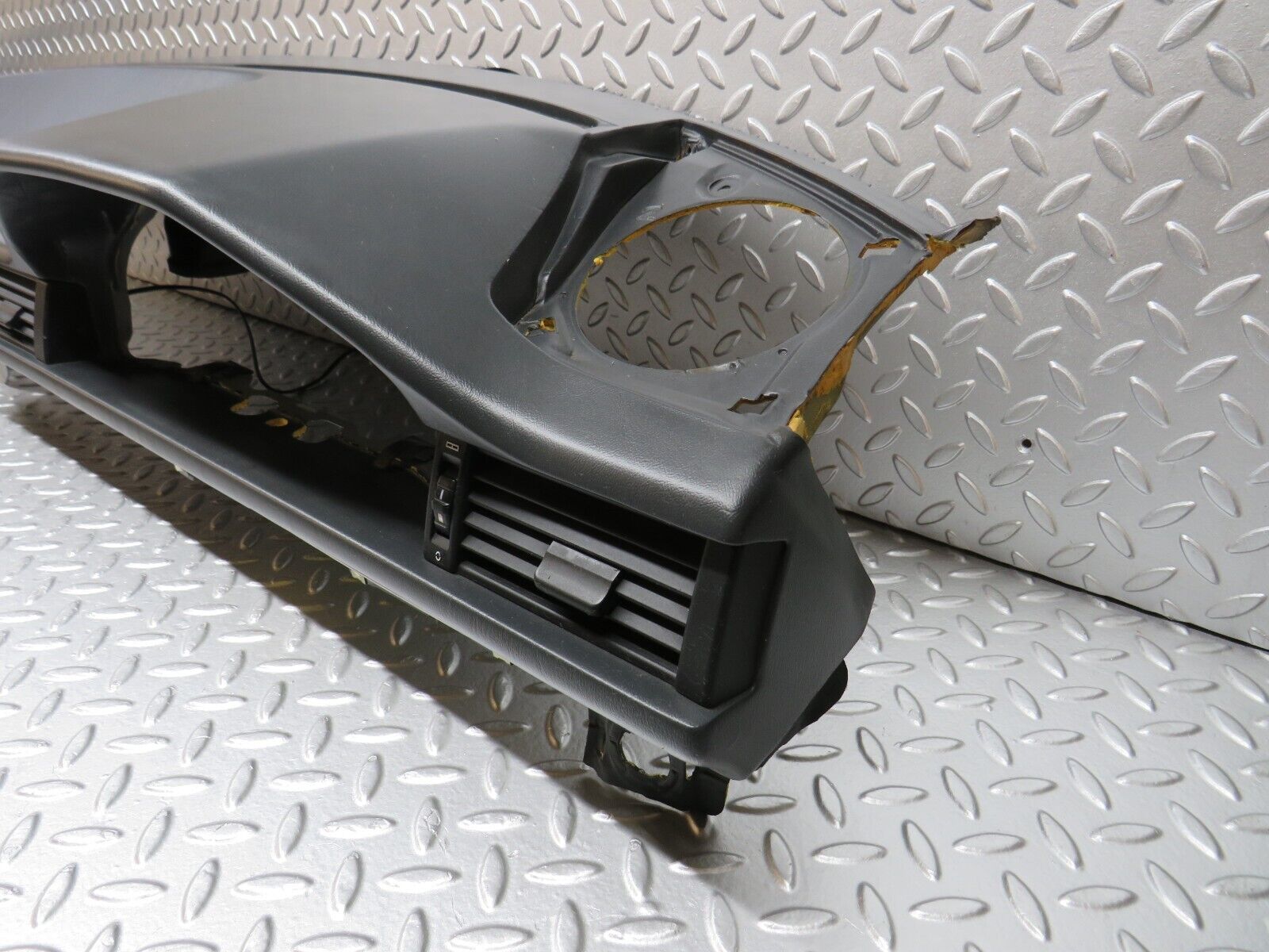 31338 Mercedes-Benz S124 220TE Wagon Dashboard Black