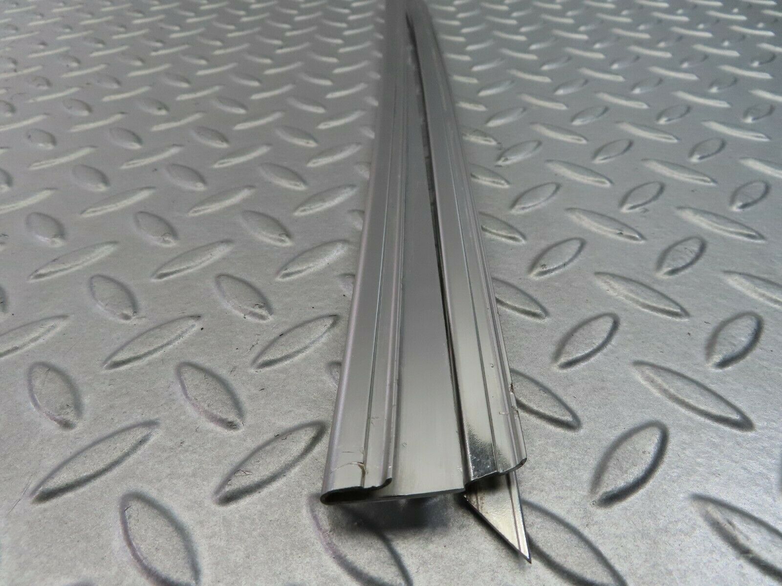 7780 Mercedes-Benz S123 230TE Wagon Door Chrome Window Frame Front Right