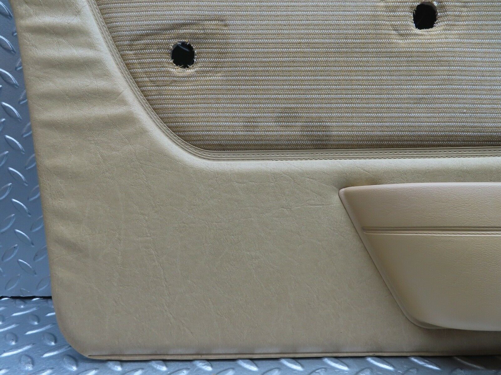 21125 Mercedes-Benz W123 230E Front Left Door Card Beige