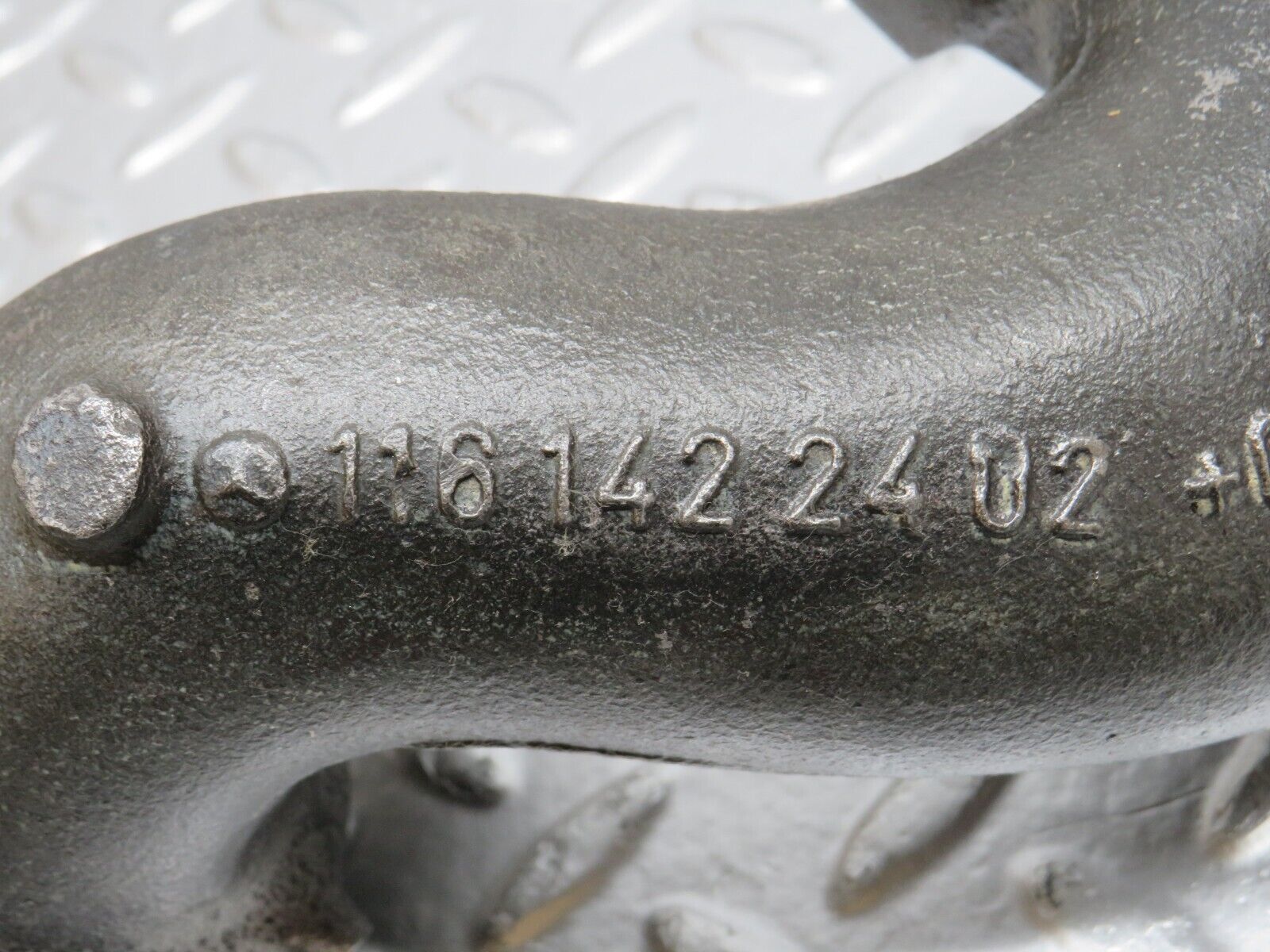 33112 Mercedes-Benz W126 380 V8 Exhaust Manifold Right 1161422402 1161420602