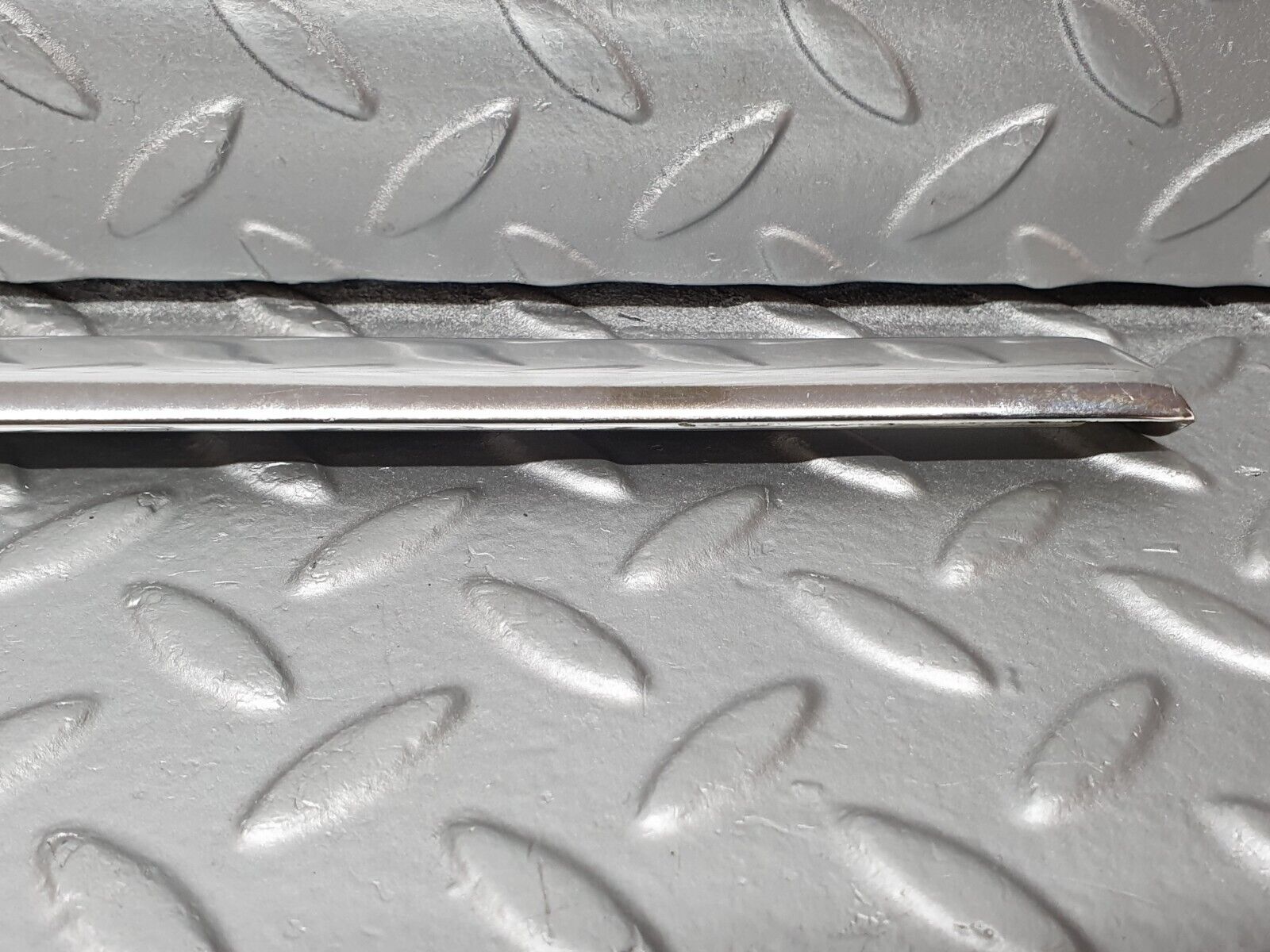 41188 Mercedes-Benz W126 300SE Rear Left Door Chrome Moulding Trim