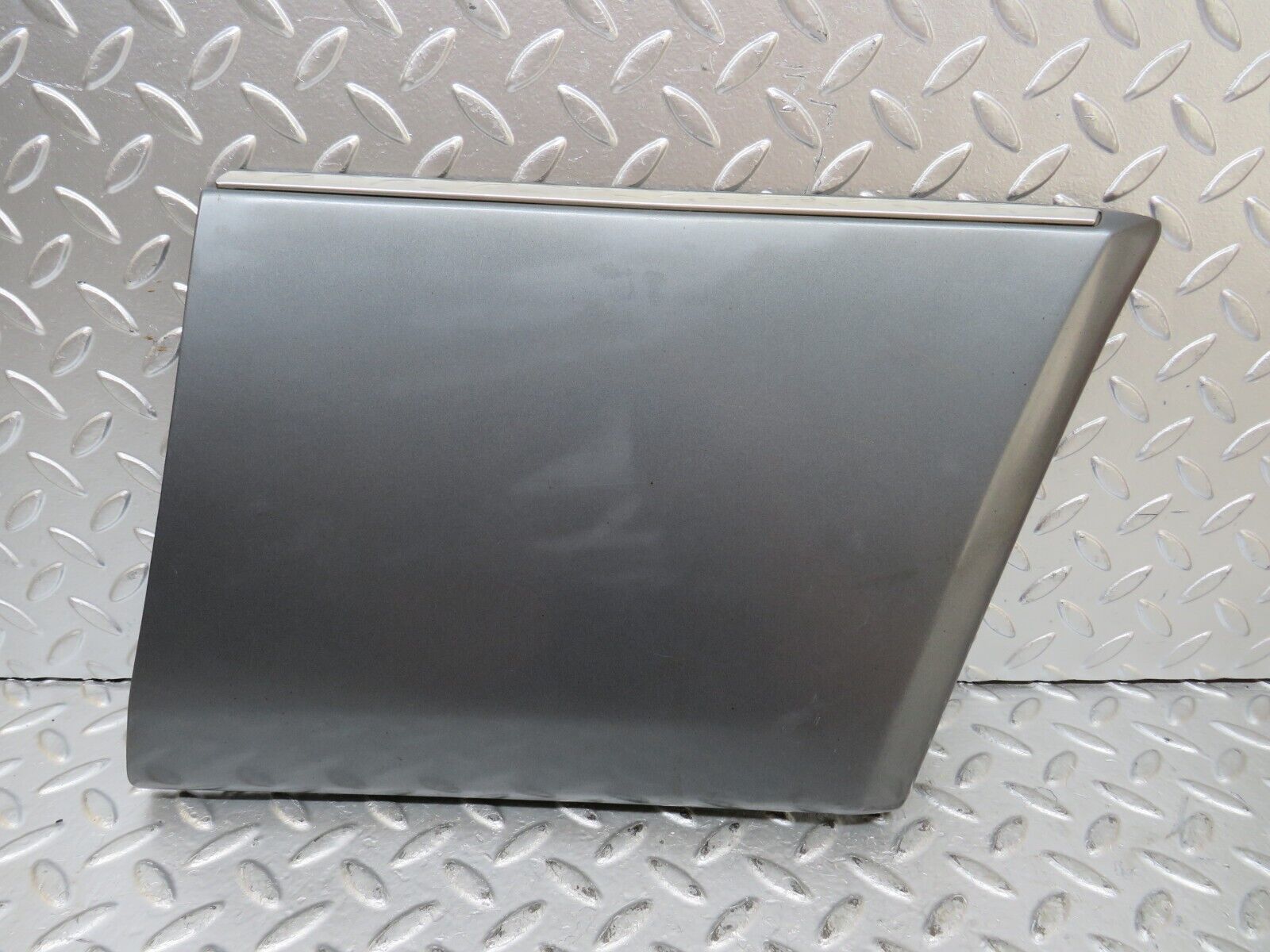 26398 Mercedes-Benz C124 220CE Front Right Fender Wing Moulding Trim 1246903640