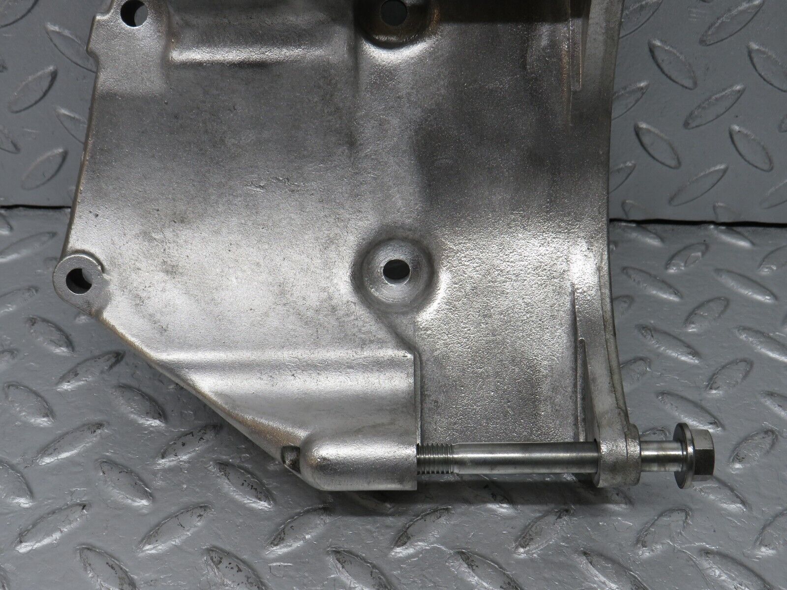 38625 Mercedes-Benz R129 280SL Coupe Alternator Generator Bracket 1041550135