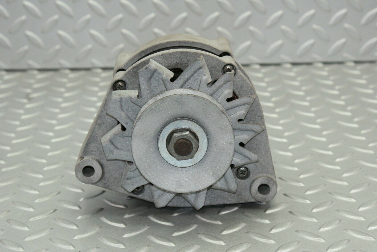 2651 Mercedes-Benz W116 350SE Alternator Bosch