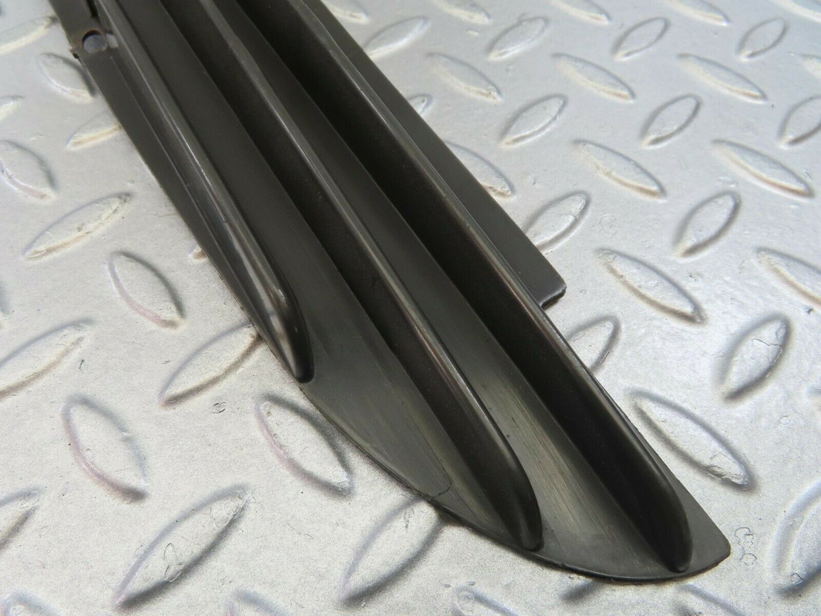 8860 Mercedes-Benz W115 Front Lower Grill Left