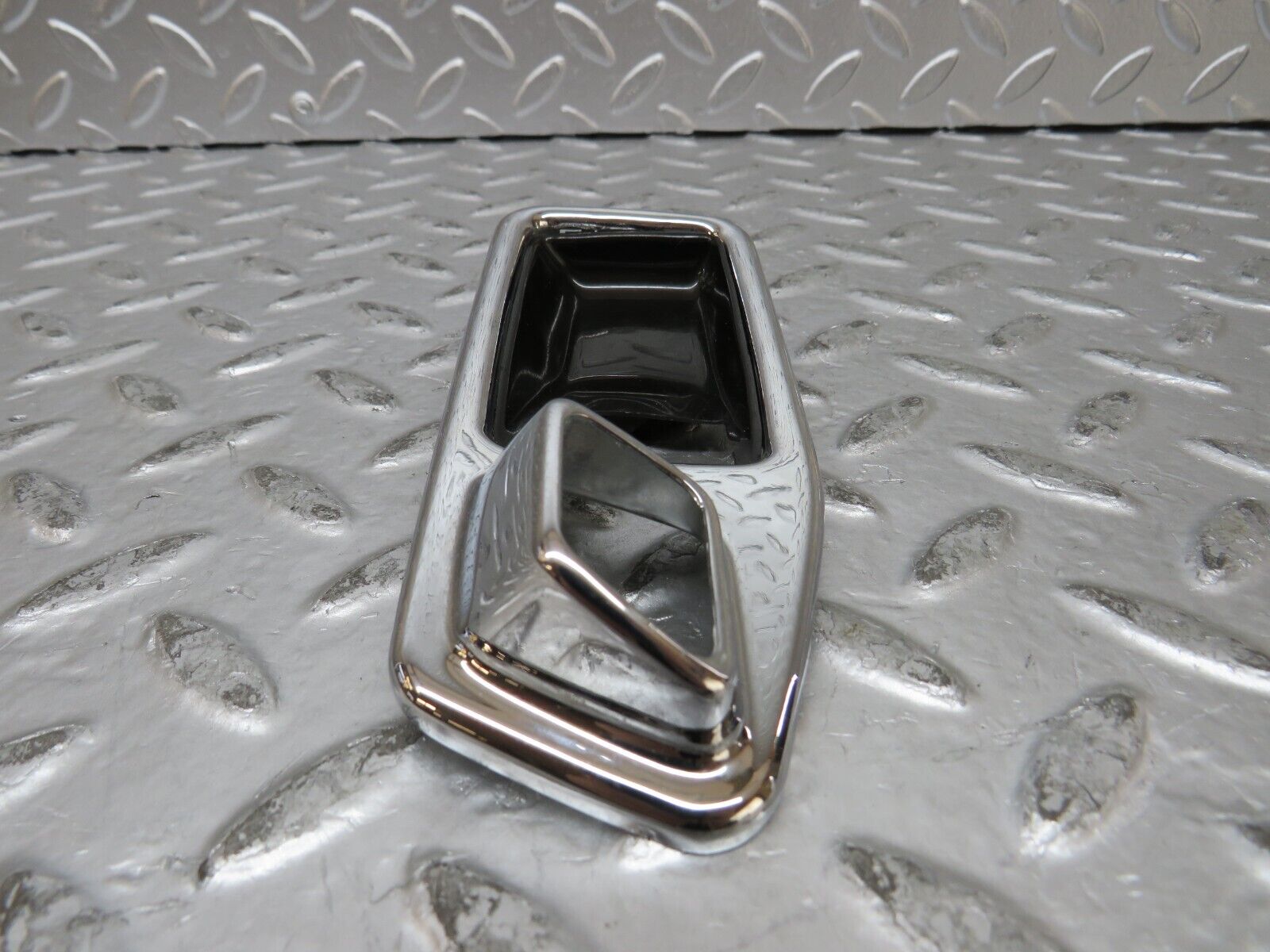 39376 Mercedes-Benz W123 280E Chrome Frame Door Handle Rear Left 1167660111