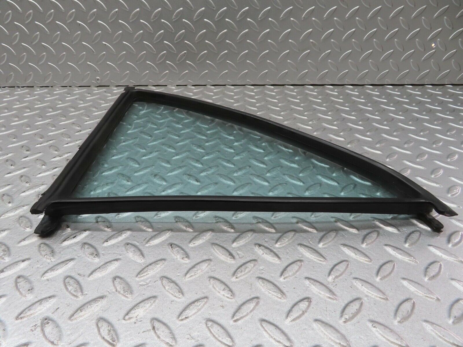 13543 Mercedes-Benz W123 200 Rear Right Quarter Window 1237350224