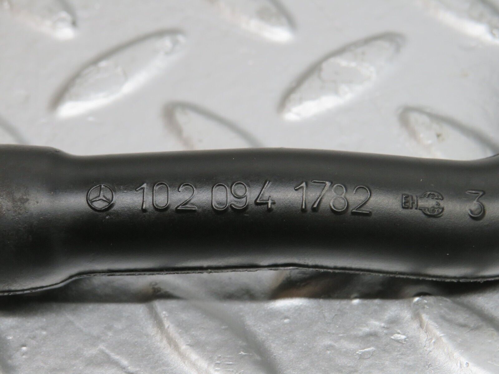 32166 Mercedes-Benz W123 230E Air Intake Pipe 1020941782 1020941682
