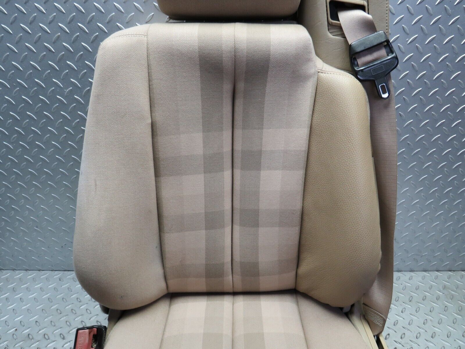 38320 Mercedes-Benz R129 280SL Coupe Electric Front Left Seat Beige