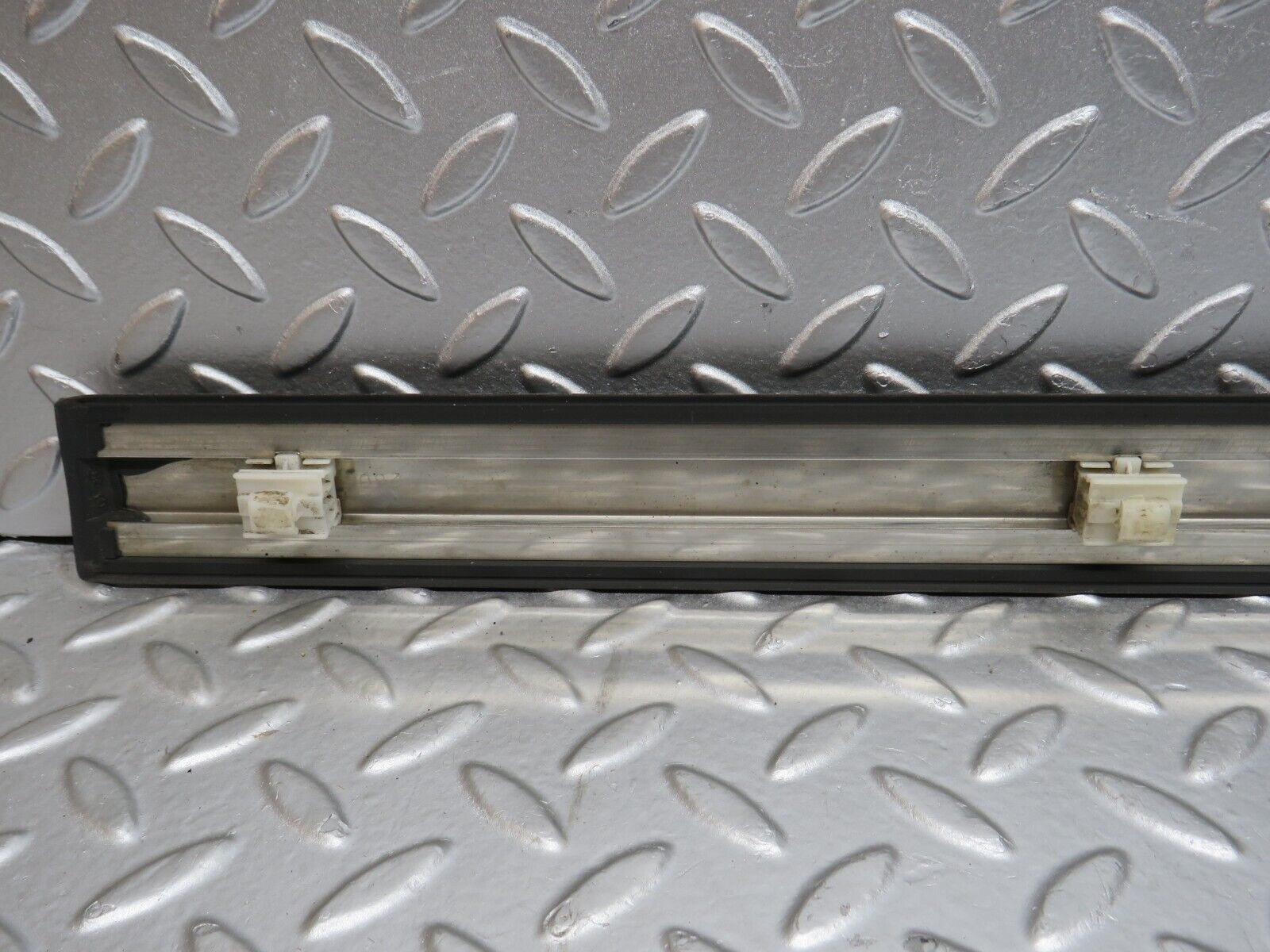 33956 Mercedes-Benz W124 260E Front Left Door Centre Moulding Trim