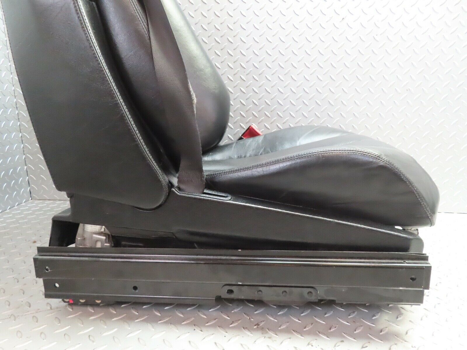 17184 Mercedes-Benz R129 300SL Coupe Electric Front Right Seat Black Leather